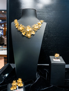 黄金首饰的魅力与选择 从投资到品味的双重艺术